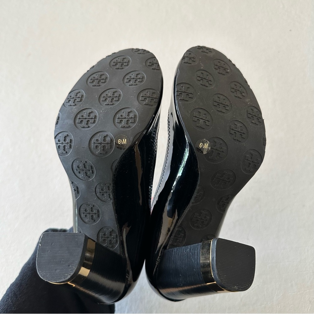 Tory Burch Black Patent Heels with Gold Detail - Picture 4 of 16